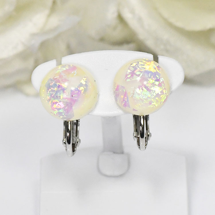 ミステリアスホワイトイヤリング ノンホール 人工オパール 遊色効果 日本製 国産 手作り