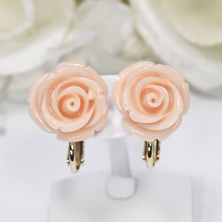 大きめサイズ パステルローズイヤリング サーモンピンク 薔薇モチーフ ノンホール 日本製 国産 手作り
