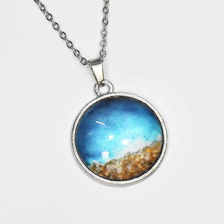 浮かび上がる砂浜の風景 オーシャンラウンドペンダント ネックレス 海 風景