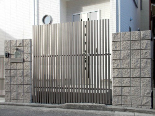 【アルミ柱材 30×40×L2400 t=1.6mm シルバー】DIYに最適！エクステリア材料 縦格子 【DIY用】目隠しフェンス・門柱・格子・アーチ 2