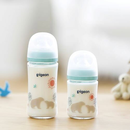 【取寄せ】Pigeon 母乳実感 哺乳びん（耐熱ガラス製）Bear 240ml 0ヵ月から (付属の乳首は3ヵ月頃から） 赤ちゃんの適切な吸着（ラッチオン）となめらかな舌の動きを叶え、母乳育児を心地よくアシストします