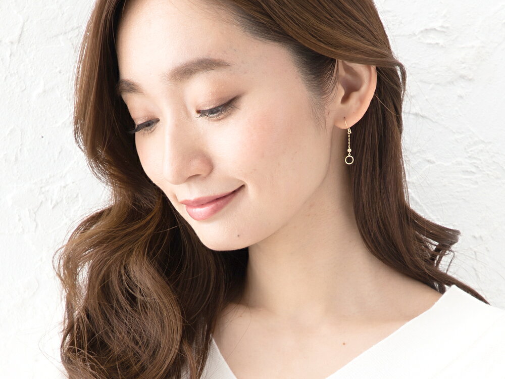 ピアス レディース ダイヤモンドピアス ダイヤピアス 18k K18YG 一粒 0.04ct フッ...