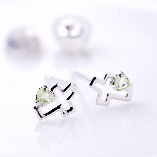乐天商城 - ピアス レディース ペリドットピアス クロス 十字架 14k K14 WG 十字架 14k K14ホワイトゴールド スタッドピアス 金属アレルギー対応 アレルギー対策 おしゃれ おすすめ 大人 シンプル 普段用 女性 20代 30代 40代イエベ ブルベ