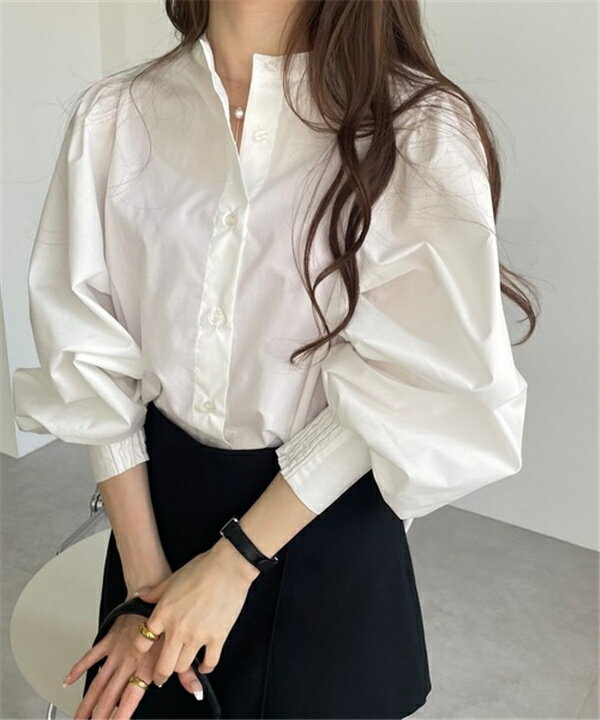 シャツ ブラウス 前後2way ボリューム ポワン袖　長袖 シャツブラウス スキッパー きれいめ 大人 スリット 後ろボタン 袖シャーリングブラウス 送料無料のサムネイル