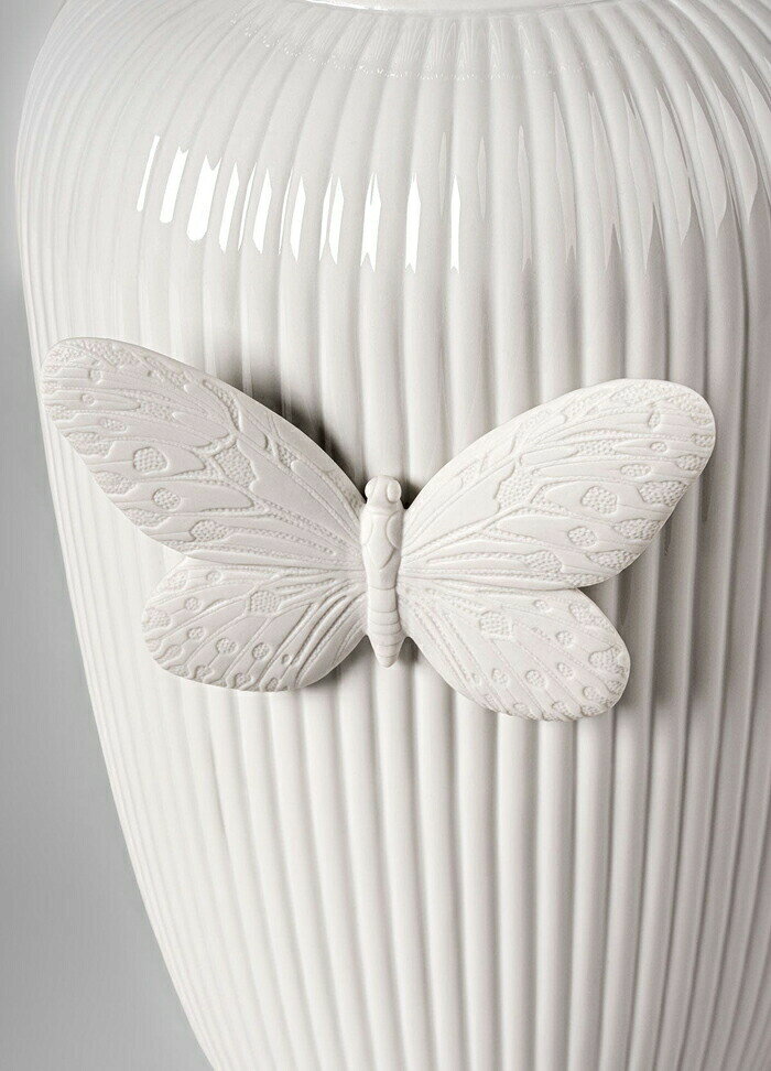 Lady Luck ベース by Olga Hanono 蝶 LLADRO リヤドロ 花瓶 置物 フィギュリン オブジェ インテリア 磁器 リアル スペイン プレゼント 結婚 お祝い 新築 開業 リビング 寝室 事務所 【正規品】01009786 [3]