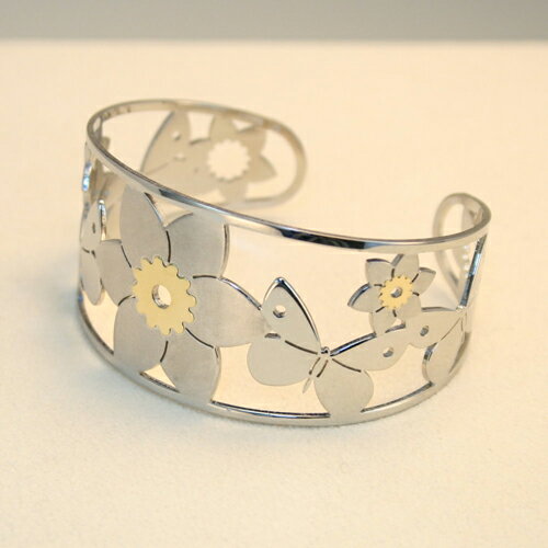 商品説明 □■□■□送料無料□■□■□　　 今、イタリアで大注目のメーカー、Ka-ti社の商品をご紹介します。 イタリア3大ゴールド生産地の一つ、アレッツォから届いた最新デザインのバングル。 日本での販売は、当店のみとなっております！！！　...