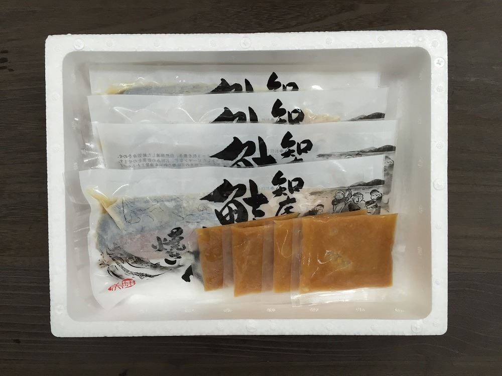 【母の日】北海道 知床羅臼 鮭のちゃんちゃん焼き ちゃんちゃん焼き用秋鮭味噌漬切身80g×4枚 添付味噌たれ30g×4袋 海産品 北海道 冷凍30日 熨斗対応 送料無料 ギフト 贈答 記念日 産地直送 内祝い