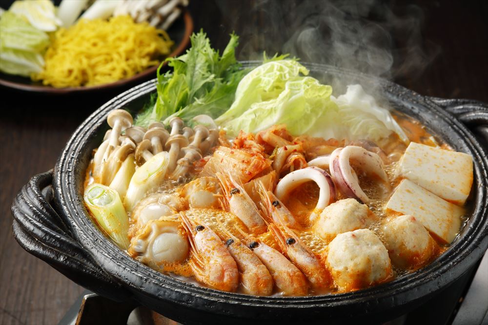 北海道 海鮮キムチ鍋 白菜キムチ100g×4 ボイル海老12尾 ボイル帆立6個 かに入つみれ3個 えび入つみれ3個 とりごぼうつみれ3個 油揚げ2枚 ツボ抜きい...