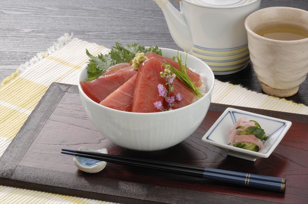 神奈川 「三浦三崎」漬けまぐろ (めばちまぐろ漬・黄肌まぐろ漬 計100g)×3パック 海産品 神奈川県 冷凍10日 熨斗対応 送料無料 ギフト 贈答 記念日 産地直送 プレゼント 内祝い