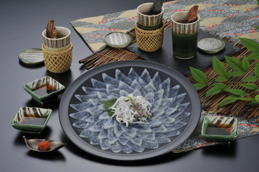 【母の日】福岡 「ふく太郎本部」 とらふく刺身セット(3人前) とらふく刺身90g※刺身皿のデザインは変わる場合がございます。 プレゼント ギフト 贈り物 贈答 記念日 人気 熨斗対応 名入れ 送料無料 産地直送 【母の日】福岡 「ふく太郎本部」 とらふく刺身セット(3人前) とらふく刺身90g※刺身皿のデザインは変わる場合がございます。 プレゼント ギフト 贈り物 贈答 記念日 人気 熨斗対応 名入れ 送料無料 産地直送