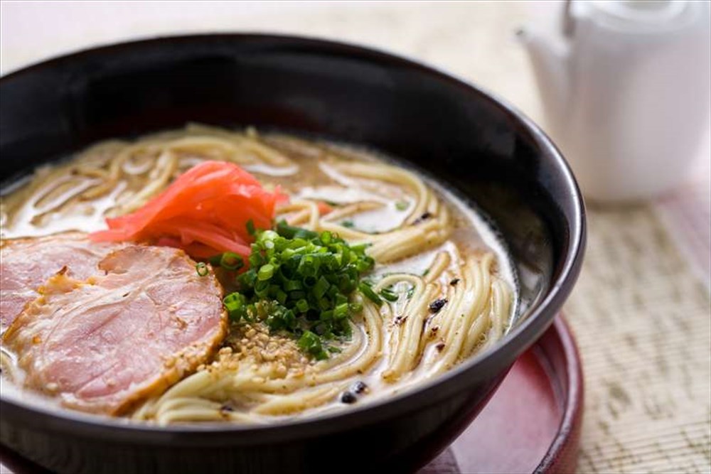 ＼母の日／ 夜鳴きラーメン80g×8束 とんこつスープ×8 にんにく調味油×8 麺類 プレゼント ギフト 贈り物 贈答 記念日 人気 熨斗対応 名入れ 送料無料 産地直送 内祝い