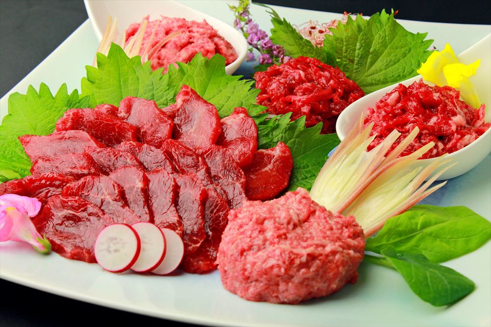 【母の日】馬刺し 千興>熊本 「千興ファーム」 鮮馬刺しバラエティ3種セット 肉加工品 熊本県 プレゼント ギフト 贈り物 贈答 記念日 人気 熨斗対応 名入れ 送料無料 産地直送 内祝い
