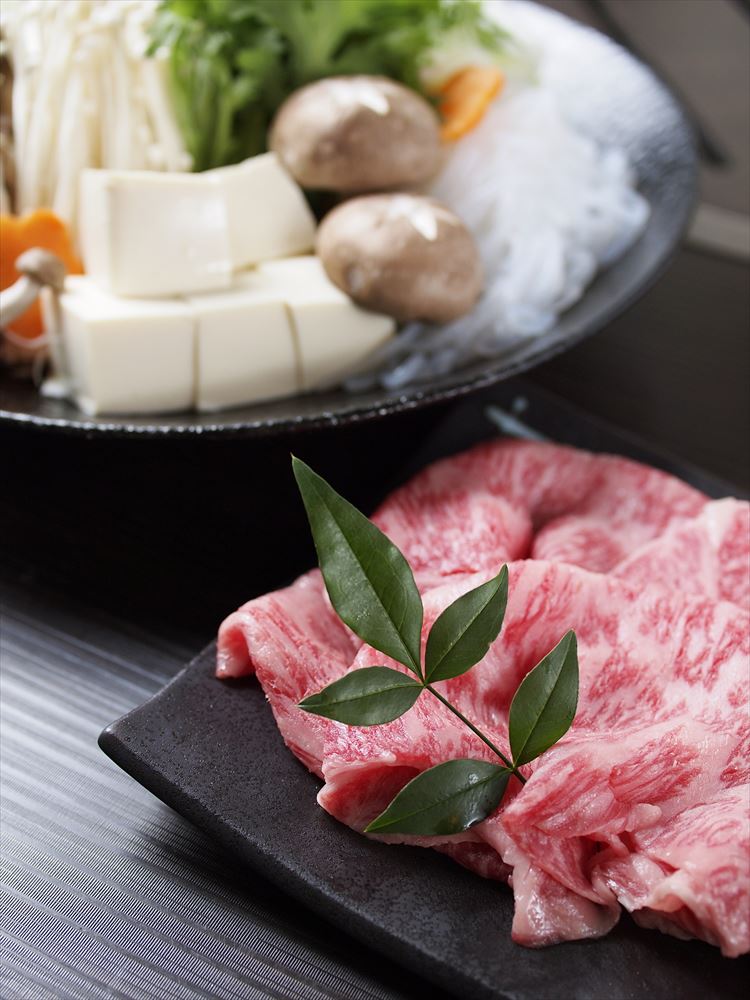 【母の日】滋賀 「徳志満」 近江牛 すきやき モモ・バラ 600g 精肉 滋賀県 プレゼント ギフト 贈り物 贈答 記念日 人気 熨斗対応 名入れ 送料無料 産地直送