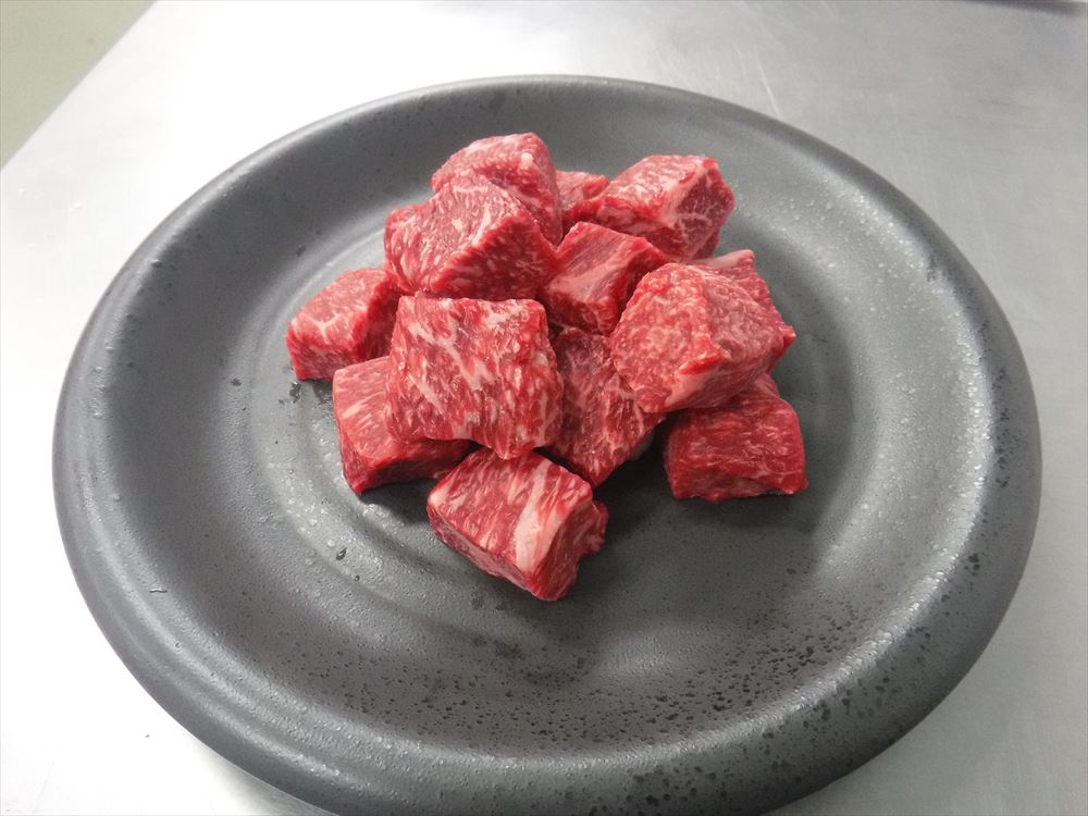 ＼父の日／長野 信州プレミアム牛肉 サイコロステーキ サイコロステーキ モモ 300g 精肉 長野県 プレゼント ギフト 贈り物 贈答 記念日 人気 熨斗対応 名入れ 送料無料 産地直送