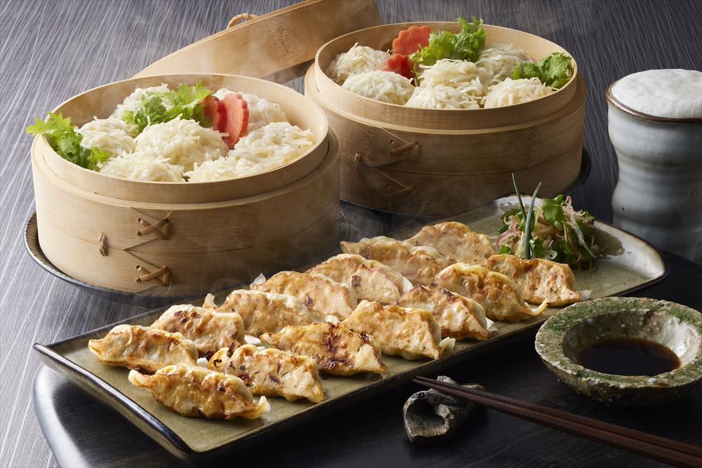 「梅の花」餃子と豆腐しゅうまいセット 梅の花餃子 15個(たれ、ラー油付)×1、とうふしゅうまい5個入(計180g)、かにしゅうまい5個入(計170g)×各2 ...