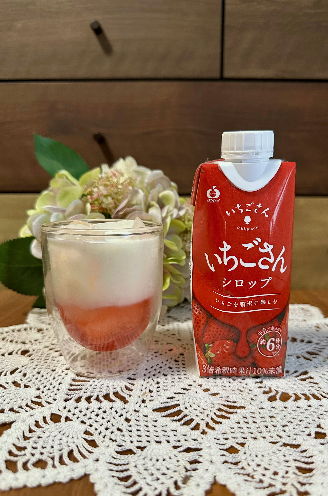 ジェイエイビバレッジ佐賀の《送料無料》いちごさんシロップ　330ml×12本入｜アングル3