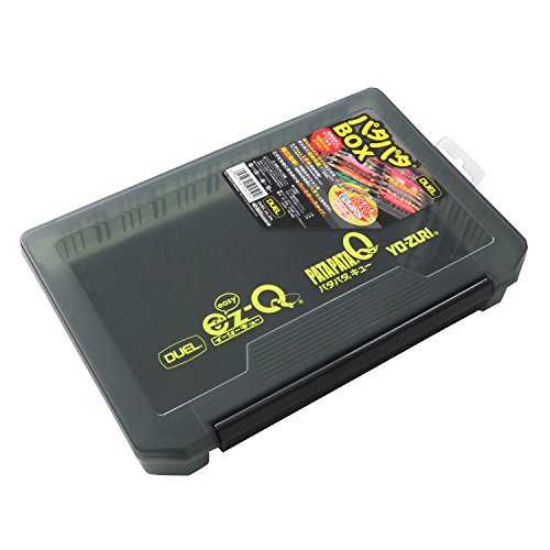 ブラック/Large/M529・パッケージ個数:1・サイズ:W275×D187×H143mm・パタパタBOXセット内容:専用BOXマニュアル1枚、フック固定用スポンジ(素材:硬い)×2本、ボディ押さえ用スポンジ(素材:柔らかい)×2本、調整用仕切り板(ヘッド固定に必要)×2本・様々なタイプ・サイズのエギをまとめて収納可能・エギMAX18本収納可能・組立簡単、付属のクッション(スポンジ)をお好みの位置に貼るだけパタパタ「フット」&「フィン」が変形しにくい! パタパタに優しいこだわり設計が施されたパタパタシリーズ専用収納ケースです。様々なタイプ・サイズのエギをまとめて収納可能! (※ティップラン等一部を除く)エギMAX18本収納可能! (※サイズの組み合わせによって収納可能本数が変わります。)付属のクッション(スポンジ)をお好みの位置にペタッと貼るだけと組み立てもとても簡単です。