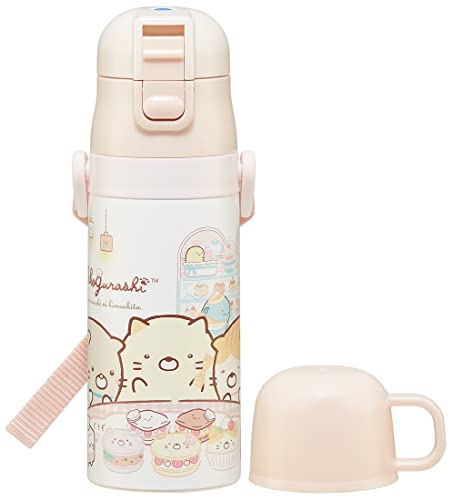 すみっコぐらし/350 ml/SKDC3-A・Color:すみっコぐらしSize:350 ml・パッケージ個数:1・容量:直飲み時＝420ml コップ使用時＝350ml・サイズ:直径6.8×高さ（コップ時）20cm・（直飲み時）21cm/原産国:中国・セット内容・付属品:水筒＋コップ＋ショルダーベルト＋ネームプレート・直飲みもコップ飲みも両方できる2wayタイプ/熱い飲み物はコップ飲みがおすすめ・素材・材質:内びん・胴部・口がね＝ステンレス鋼 コップ・中栓・フタ＝ポリプロピレン(br)キャップ＝飽和ポリエステル樹脂 パッキン＝シリコン樹脂直飲みもコップ飲みも両方できる水筒 冷たい飲み物がそのまま飲める 直飲みもコップ飲みもできる2WAYタイプ 不意にフタが開くのを防ぐロック機能付き 熱い飲み物はコップ飲みがおすすめ お子様から小学生にちょうど良い飲み切りサイズ350ml 肩から下げられるショルダーベルト、ネームプレート付き