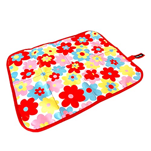 ポップフラワー/-/CMT-PPF・Color:ポップフラワー・パッケージ個数:1・横52×縦42cm 70g・畳んだ状態:13×20×1.5cm・ワンタッチテープでコンパクトに折りたたみ・撥水加工で水をしっかりはじいて汚れに強い・公共施設などのおむつ替え台でも広げられるサイズ外出先でのお出かけのおむつ替えタイムに大活躍するコンパクトなおむつ替えシート。素材はお手入れの簡単なポリエステルなので、汚れも気にせずお使い頂けます。レジャーシートや、愛犬のカフェマットとしても使える万能シート。