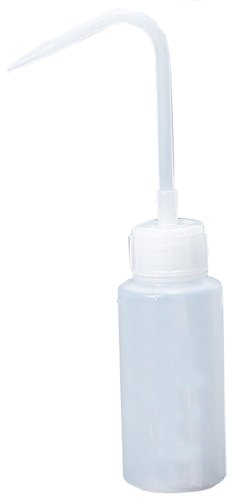 -/容量:500ml/PS-500・Size:容量:500ml・パッケージ個数:1・本体サイズ:胴外径74×全高252mm・質量:64g・用途:洗浄水などの保存、注入に・材質:低密度ポリエチレン・容量:500ml液ダレ防止タイプ(PAT.P)温度変化によるノズルからの液ダレを防止
