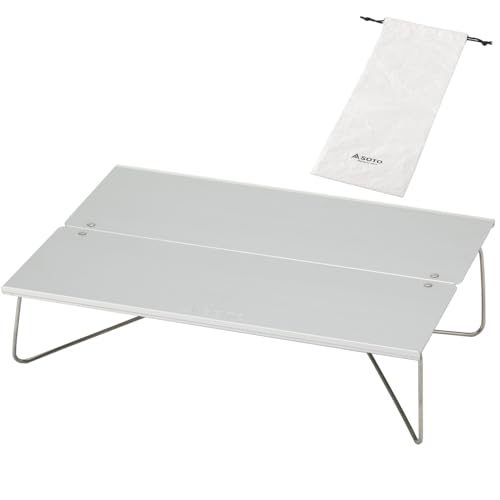 レギュラーサイズ(軽量/アルミ)/幅29.7×奥行21×高さ7.8cm/ST-633・Color:レギュラーサイズ(軽量/アルミ)・パッケージ個数:1・【さらに軽く、より身軽に】従来モデルから約105gの軽量化を実現し、本体重量わずか約290gのフィールドホッパーTrek(ST-633)です。登山やツーリングなど、荷物を少しでも減らしたいシーンでも負担を感じさせません。・【瞬時に設営、パッと使える】折りたたまれた本体を広げるだけのワンアクション構造で、わずか数秒で安定したテーブルが完成し、撤収時も一瞬でフラットに収納可能です。設営の手間を最小限に抑え、自由な時間を最大限に楽しめます。・【こだわり抜いた携帯性と収納力】収納時はA4ハーフサイズ(厚さ約1.9cm)と極めてコンパクトになるため、バックパックの隙間やトートバッグにもスムーズに収まり、場所を選ばずどこへでも持ち運べる優れた携行性を備えています。・【シンプルかつ堅牢な設計】軽量ながらも天板にはアルミニウム、スタンドにはステンレスを採用し、耐荷重2.5kgの安心設計です。耐久性に優れたタイベック素材の専用収納SOTO「フィールドホッパーTrek ST-633」 【さらに軽く、より身軽に】 従来モデルから約105gの軽量化を実現し、本体重量わずか約290g。登山やツーリングなど、荷物を少しでも減らしたいシーンでも負担を感じさせません。 【瞬時に設営、パッと使える】 折りたたまれた本体を広げるだけのワンアクション構造。わずか数秒で安定したテーブルが完成し、撤収時も一瞬でフラットに収納可能です。設営の手間を最小限に抑え、自由な時間を最大限に楽しめます。 【こだわり抜いた携帯性と収納力】 収納時はA4ハーフサイズ（厚さ約1.9cm）と極めてコンパクト。バックパックの隙間やトートバッグにスムーズに収まり、場所を選ばずどこへでも持ち運べる優れた携行性を備えています。 【シンプルかつ堅牢な設計】 軽量ながらも天板にはアルミニウム、スタンドにはステンレスを採用し、耐荷重2.5kgの安心設計。耐久性に優れたタイベック素材の専用収納ケースも付属しており、長く愛用できる一品です。
