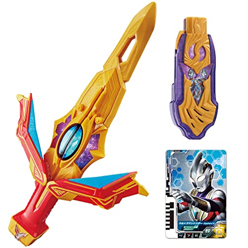 パッケージ個数:1・『ウルトラマンデッカー』より、「DXウルトラデュアルソード」が登場！・ウルトラマンデッカーとウルトラマントリガーが2人で使用するアイテムです。「デッカーモード」と「トリガーモード」の2モード変形！それぞれで音声が切り替わります。・また、ウルトラディメンションカード＆ガッツハイパーキーと互換するW連動システムを搭載！・付属のウルトラデュアルキーをセットすると必殺技モードが起動し、カードをリードして必殺技を発動！・さらに、特定の複数枚を連続スキャンするとコンボ技が発動します。『ウルトラマンデッカー』より、「DXウルトラデュアルソード」が登場！ ウルトラマンデッカーとウルトラマントリガーが2人で使用するアイテムです。「デッカーモード」と「トリガーモード」の2モード変形！それぞれで音声が切り替わります。 また、ウルトラディメンションカード＆ガッツハイパーキーと互換するW連動システムを搭載！ 付属のウルトラデュアルキーをセットすると必殺技モードが起動し、カードをリードして必殺技を発動！