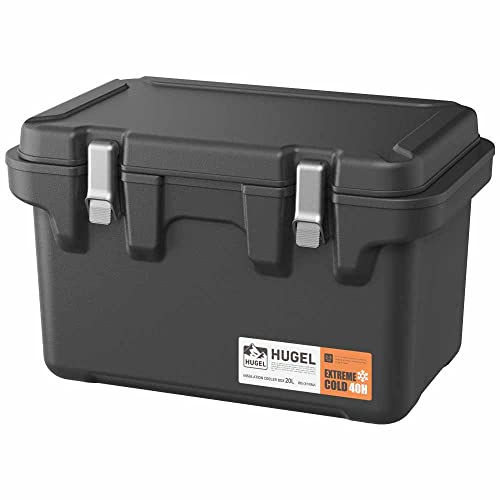 20L【6.1日保冷】チャコールグレー/1) 真空断熱20L/VITC-20・Color:チャコールグレーStyle:20L【6.1日保冷】・パッケージ個数:1・容量：約20L・商品サイズ（cm）：［外寸］幅約55.1×奥行約34.8×高さ約34.2［内寸］幅約39.4×奥行約20.5×高さ約24.5・商品質量：約5.5kg・主要素材：［本体、フタ］PP［真空断熱パネル］グラスウール＋アルミシート［充填剤］発泡ウレタン・※飲料水や食品の保存容器としてご使用ください。 ／ ※フタには重いものを置いたり、座ったりしないでください。 ／ ※強い衝撃を与えると破損することがあります。 ／ ※ドライアイスは使用しないでください。 ／ ※薬剤、溶剤等の液体は入れないでください。 ／ ※水や海水の運搬には使用しないでください。 ／ ※火の近くには置かないでください。 ／ ※フタの開閉を頻繁に行った場合、直射日光が当たる場所に置いた場合、高温多湿な場所に置いた場合は保冷力が落ちます。 ／ ※フタのパッキンは通気を防ぐ簡易的なものであり、密閉するものではありません。 ／ ※汚20Lの真空断熱クーラーボックス。 “超高保冷／コンパクト／ゴム製脚” 【家電メーカーアイリスオーヤマだからこそ実現できた保冷力】 冷蔵庫の仕組みを応用することで、外気の影響を受けにくく、中の冷気も外に漏れにくい構造に。 野外に特化した真空断熱クーラーボックスを開発。 ◆POINT1．高い保冷力 冷蔵庫にも使用している真空断熱パネルを6面全てに採用。 真空断熱パネルと発泡ウレタンの2つの機能を掛け合わせることで、高い断熱性と持続する保冷力を実現。 ◆POINT2．容量20L コンパクトなのにたっぷり入り、少人数からファミリーまで使いやすいマルチサイズ。 ◆POINT3．フラットな天板 縦に重ねてもずれにくい＆水が抜けてく溝付き。 表面は傷が付きにくいシボ加工。 フラットなのでちょっとした物を置けるサイドテーブルとしても活用できる。 ◆POINT4．滑りにくいゴム製脚 底部4コーナーはゴム製仕様。 車載時や重ねたときでも滑りにくい。 アウトドア、スポーツ、海水浴など、様々なシーンで大活躍！