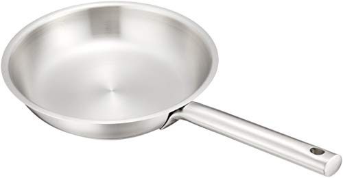 シルバー/20cm/AHLV601・Size:20cmPatternName:ステンレスフライパン・パッケージ個数:1・外径×深さ(mm):220×40・質量(kg):0.75・板厚(mm):0.8・底径(mm) :150・素材・材質:18-8ステンレス商品紹介 ●作業効率と使いやすさを極めたカタチ●40、45cmは向い手付です。MURANO　INDUCTION（ムラノ　インダクション）シリーズ[IH対応]プロユースの電磁調理器対応鍋●サンドイッチ式三層底熱伝導率の高いアルミニウムを保温性の高いステンレスでサンドイッチ。●ムラ無く均一に、効率よく加熱するのでスピーディーな沸き上がりを可能にします。●握りやすい空洞ハンドル、片手鍋は握りやすく疲れにくいデザインのハンドルを採用。●忙しい厨房内でもしっかりとホールドできるので安心です。●ハンドルにビスを不使用、ハンドルと鍋本体の接合にビスを使用していません。●洗いやすく衛生的で、ビスの緩みなどによる水モレの心配がありません。●※Murano（ムラノ）インダクションシリーズのみ より ●MURANO INDUCTION(ムラノ インダクション)シリーズ[IH対応]プロユースの電磁調理器対応鍋。作業効率と使いやすさを極めたカタチ・サンドイッチ式三層底 熱伝導率の高いアルミニウムを保温性の高いステンレスでサンドイッチ。 ムラ無く均一に、効率よく加熱するのでスピーディーな沸き上がりを可能にする。・握りやすい空洞ハンドル 片手鍋は握りやすく疲れにくいデザインのハンドルを採用。 忙しい厨房内でもしっかりとホールドできるので安心。・ハンドルにビスを不使用 ハンドルと鍋本体の接合にビスを使用していない。 洗いやすく衛生的で、ビスの緩みなどによる水モレはおきない。 ※Murano(ムラノ)インダクションシリーズのみ ●40、45cmは向い手付