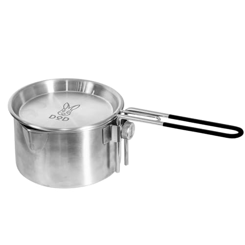 シルバー/0.8 L/SK1-067-SL・収納サイズ：（約）W17.5×D13×H8.5cm（本体、蓋セット収納時）・総重量：（約）360g・材質：本体：ステンレス鋼、キャリーバッグ：コットン100％・容量：本体820ml、蓋120ml・付属品：製品本体、ハンドル（本体に取付済み）、押さえパーツ（本体に取付済み）、ネジ（本体に取付済み）、蓋、キャリーバッグ　※2025年10月メーカー出荷分からハンドルに黒いシリコンチューブを追加しております。旧仕様分からの出荷となります。最新情報は販売店にご確認ください。シェラカップがぴったりハマる、広口小型ケトル。 キャンプでのコーヒーやちょっとした調理に最適なサイズ。ソロからファミリーまで対応でき、シェラカップを重ねてコンパクトに収納可能です。 皿になる蓋 蓋は浅型の皿としても使える多機能デザイン。 注ぎやすさ 目盛り付きで、調理にも便利です。