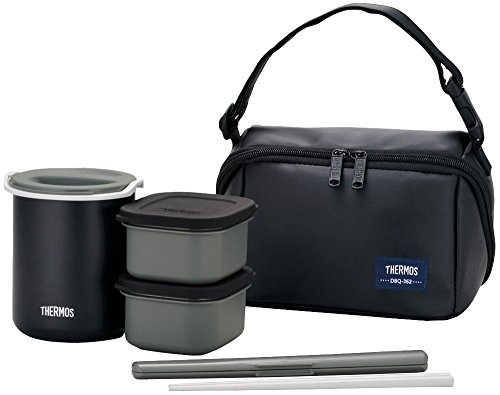 その他マットブラック/ごはん容器360ml (約0.8合)/DBQ-362 MTBK・Size:ごはん容器360ml (約0.8合)・パッケージ個数:1・容量:ごはん容器/0.36L(炊く前のお米の量/0.14L(約0.8合))、おかず容器/0.23L×2個・セット内容:保温ケース、ごはん容器、おかず容器×2個、ハシ、ハシケース、専用ポーチ・保温効力(6時間):保温ケースのみの場合/54度以上、保温ケースを専用ポーチに入れた場合/57度以上・サイズ:本体/約20×10×11.5cm(※専用ポーチを含まない)、ハシ/約19.5cm、本体重量:約0.5kg (※専用ポーチ含む)・原産国:中国商品紹介 ●オフィスでも学校でも、毎日のランチを楽しく ●汁もれしないおかず容器付き ●ごはん・おかず容器は電子レンジOK (※保温ケース・フタは入れないで下さい) ●ステンレス魔法びんと同じ高い保温力 ●食洗機OKでお手入れカンタン (※保温ケースは入れないで下さい) ●ハシ・ハシケース付き より ・あたたかいごはんを魔法びんで保温、いたみやすいおかずは常温のまま ・セットで持ち運べる、お弁当箱 ・コンパクト設計の保温ケースによってお弁当箱サイズを実現 ・各容器・フタ・ハシ・ハシケースは食洗機対応 ・ごはん、おかず容器は電子レンジOK ※保温ケース・フタは入れないこと ・ごはんを温かく保温するケースは真空断熱構造で高い保温力 ・温かさを長時間キープ ・保温ケースのない状態に比べて、温かさをキープできる 安全警告 ご使用の前に取扱説明書をお読みください。乳幼児の手の届くところには置かないでください。 ご注意（免責）＞必ずお読みください ※こちらの商品は、ご注文数量が一般消費者の個人使用でないと判断される場合、予告なくご注文をキャンセルさせて頂く場合がございます。　※サーモスシリーズは生産・供給不安定により、メーカー様、問屋様の在庫状況により、商品ページ記載の発送目安日数より大幅に出荷遅延となる場合がございます。お急ぎのお客様は、ご注文をご遠慮ください。