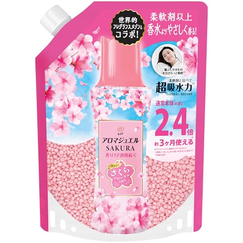 -/詰め替え 990mL/-・PatternName:香り付け専用ビーズ さくらフローラルの香りSize:詰め替え 990mL・パッケージ個数:1・期間限定さくらフローラルの香り。レノアの香り付け専用ビーズ、アロマジュエルでお花見気分！・アロマジュエルなら柔軟剤に比べて超吸水*。ドライヤー時間短縮！(*当社柔軟剤比。複数回洗濯後。)・香りが12週間長続き*するので、お気に入りのヘビロテ服*1 の香りが6回着ても新鮮なまま*2。(*保管状態にて。*1 1回洗濯してから次の洗濯までに3-4回着回す服のことを指します。*2 消費者テストでカーディガンを検証。使用条件により効果が異なる場合があります。）・柔軟剤と組み合わせてオリジナルの香りを作ることもでき、今お持ちの柔軟剤でも一緒にお使いいただけます。・使い方は簡単。お洗濯のはじめに、洗濯槽に入れた洋服の上に直接入れるだけ！縦型、ドラム式どちらでもお使いいただけます。商品紹介 期間限定 やさしい春の香りを再現 さくらフローラルの香り：やわらかく風に舞う桜の花びらを思わせるやさしい春の香り。 世界的フレグランスメゾンとコラボ！柔軟剤以上香水よりやさしく香る！ 柔軟剤より上質なフレグランスが、香水よりやさしく、長く続きます。 柔軟剤と比べて、超吸水*1 &香り長続き 髪ふくタオルの水分さらっと吸収*1 縦型・ドラム式 どちらでもOK お洗濯のはじめに入れるだけ！ *1 当社柔軟剤比。複数回洗濯後。 レノア アロマジュエル SAKURA 衣類の香り付け専用ビーズ さくらフローラルの香り 原材料・成分 安定化剤、香料 使用方法 洗濯のはじめに、洗濯槽に入れた洋服の上に直接入れる。縦型、ドラム式どちらでも使用可能です。