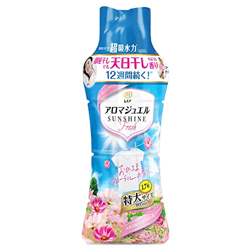 -/本体 特大 805mL/4987176161789・パッケージ個数:1・アロマジュエルおひさまフローラルの香りは、たとえ部屋干しでも、天日干しした時のようなさわやかなおひさまの香りが12週間続く*！(*保管状態にて。)・アロマジュエルなら柔軟剤に比べて超吸水*。バスタオルやハンドタオルを6回使っても吸水力＆香り続く！(*当社柔軟剤比。複数回洗濯後。)・香りが12週間長続き*するので、お気に入りのヘビロテ服*1の香りが6回着ても新鮮なまま*2。(*保管状態にて。*1 1回洗濯してから次の洗濯までに3-4回着回す服のことを指します。*2 消費者テストでカーディガンを検証。使用条件により公開が異なる場合があります。）・柔軟剤と組み合わせてオリジナルの香りを作ることもでき、今お持ちの柔軟剤でも一緒にお使いいただけます。・使い方は簡単。お洗濯のはじめに、洗濯槽に入れた洋服の上に直接入れるだけ！縦型、ドラム式どちらでもお使いいただけます。商品紹介 部屋干しでも天日干しのような香り12週間続く！*1髪ふくタオルの水分さらっと吸収*スポーツの汗さらっと吸収*柔軟剤と比べて吸水力* ＆香り長続きお洗濯のはじめに入れるだけ！縦型ドラム式どちらでもOK通常※の1.7倍 ※アロマジュエル通常サイズ（470mL）より*当社柔軟剤比。複数回洗濯後。*1 保管状態で 原材料・成分 安定化剤、香料 使用方法 洗濯の始めに、洗濯槽に入れた洋服の上に直接入れるだけ！縦型、ドラム式どちらでもお使いいただけます。