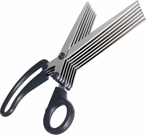 ブラック/奥行き:6.9cm×幅:20.0cm×高さ:0.28cm 重さ:0.16kg/3711455・パッケージ個数:1・【刃渡り】82mm・【本体サイズ】W69×H200×D28.5mm・【重さ】161g・【仕様】ステンレス7枚刃・【材質】ステンレス、R-LDPE、POM、R-ABSサンスター文具の7連刃シュレッダーはさみ 200mmは、女性などの弱い力でも切りやすいシュレッダーはさみ。 スムーズ開閉摩擦軽減ワッシャー加工のよく切れる“7連刃により、広範囲を一度に素早く裁断が可能。 更に持ちやすいゴムハンドルなので、ハガキや厚い封筒でもザクザク切れるのがポイント。個人情報をこれ1本で守る! 中の刃には穴抜き加工が施されており詰まりを軽減。さらにビニールにも刃が通る驚きの切れ味! ブラシ付きキャップで切りクズが簡単に取ることができる仕様。
