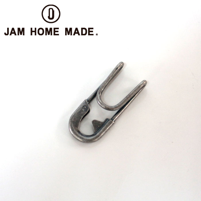 Size: 本体：約 56.0×20.0mm 重量：約 7.4g 素材：BRASS（真鍮） Detail: 「JAM HOME MADE」のブランドアイコンでもある安全ピンをモチーフにしたマネークリップ。 本体にはロゴも入っており、重厚感と存在感がでたデザイン さりげない遊び心を感じさせるアイテムはプレゼントにもおすすめです。