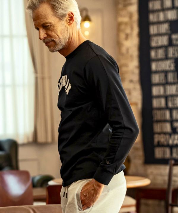 1PIU1UGUALE3 RELAX ウノピゥウノウグァーレトレ リラックス サガラ刺繍アーチロゴロングTシャツ 長袖 ロンT カットソー スポーツ メンズ おしゃれ 秋冬 トレーニング アウトドア キャンプ