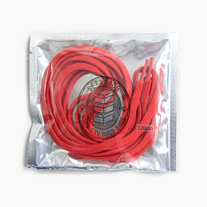 GETABACO ゲタバコ COTTON LACES 120cm コットン シューレース 120cm RED スニーカーLOVERの為のブランドとして2014年にスタートした「GETABACO（ゲタバコ）」のシューレースです。 ロープレースやリフレクター素材を取り込んだ靴紐など、オリジナル付属のシューレースでは物足りない方、周りと差をつけたい方にぴったりのアイテムをリリースし、国内はもちろん海外のスニーカーフリークからも注目されています。 レトロランニングシューズやハイテクスニーカー、バッシュ、モード系のスニーカーまで幅広いスタイルと愛称の良い豊富なバリエーションで、あなたのお気に入りの1足にマッチする靴ひもが見つかるはずです。 GETABACO（ゲタバコ）ブランドロゴがプリントされたシンプルなパッケージでプレゼントにも最適です。 こちらは日本製コットン100%のベーシックな平ひもタイプのシューレースです。綿の素朴な風合いでクラシックなシューズとの相性抜群です。 コンバースやムーンスター、ケッズなどクラシックなシューズに通せばヴィンテージ感のある雰囲気が楽しめます。 長さ 120cm こちらの商品は姉妹店と在庫を共有しておりますので、売り違いが生じる事がございます。予めご了承下さい。 商品画像については、可能な限り実際の商品に近いカラーにて掲載をしておりますが、お客様が使用されているパソコンのモニターやモバイル端末の機種によって見え方には多少の違いがございます。 メーカー希望小売価格はメーカーサイトに基づいて掲載しています