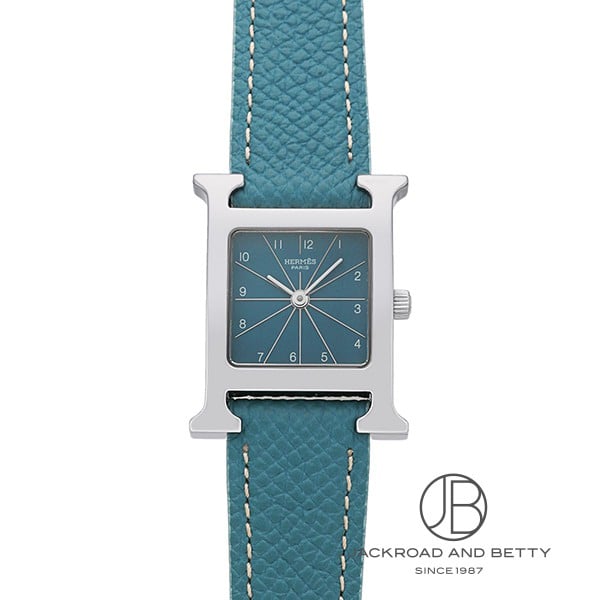 [商品ID：5775338] &nbsp;PRODUCT&nbsp;&nbsp;-&nbsp;商品名&nbsp;- BRANDブランド エルメスHERMES MODELモデル Hウォッチ PM 25mmH Watch REFERENCE型番 HH1.210 &nbsp;DETAILS&nbsp;&nbsp;-&nbsp;商品詳細&nbsp;- Hウォッチ　生産終了モデル　社外製ストラップに交換済　尾錠はメーカー純正　保証書日付は無記入 &nbsp;SPEC&nbsp;&nbsp;-&nbsp;商品スペック&nbsp;- 保証 ： 当店オリジナル保証1年 状態 ： 中古 サイズ ： レディース ケース径 ： 25 × 21 mm ムーブメント / キャリバー ： クォーツ 防水性能 ： 生活防水 仕様 ： 2針 付属品 ： メーカー純正BOXあり国際保証書あり ケース素材 ： ステンレススチール ベルト素材 ： 革 ベルトタイプ / サイズ ： ストラップ 文字盤カラー ： ブルー 文字盤タイプ ： なし