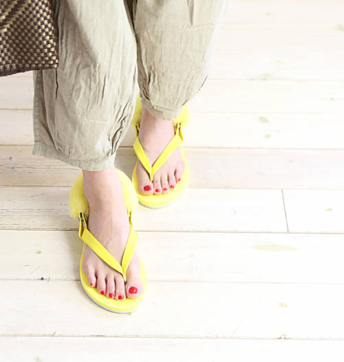 【ポイント20倍!】アグ(UGG)フェイクパテントレザー×シープファー バックストラップ トングサンダル W LAALAA・1090387-2541801【レディース】【A-1】