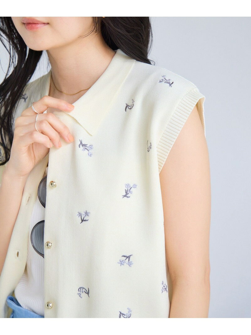 【予約商品について】 ※「先行予約販売中」「予約販売中」をご注文の際は予約商品についてをご確認ください。■重要なお知らせ※ 当店では、ギフト配送サービス及びラッピングサービスを行っておりません。ラッピング・ギフト配送について同時に複数の商品を注文された場合メーカー希望小売価格について置き配についてご利用ガイドVIS（ビス）エンブロイダリーカーディガントップスコーデの主役になる、刺しゅうデザインが魅力のニットベスト【2026Spring/Summer】【26SS】＜POINT＞・散りばめられた刺しゅうが目を惹く、シンプルながら着映えするニットベスト【デザイン・シルエット】コンパクトな丈感とすっきりとしたシルエットで、バランス良く着られるニットベスト。全体に散りばめられた小さな刺しゅうがポイントで、カジュアルすぎず程よく女性らしい印象に仕上げています。フロントはボタンデザインで、トップスとして着用することでコーディネートの主役になる1枚。シャツやカットソーと合わせたスタイリングも楽しめる、着こなしの幅が広がるアイテムです。【素材】程よい厚みで、すっきりとした着心地。ロングシーズン着用可能。【カラー】ブラック、オフホワイトの2色展開。オフホワイトはグレーの刺しゅうでまとめたモノトーン配色。※刺しゅうのカラーブラック（01）：カラーオフホワイト（15）：グレー系のモノトーン【おすすめのスタイリング】トップスとして主役使いするのがおすすめ。シンプルなボトムと合わせるだけで、コーディネートが完成します。-----------------------------裏地：なし光沢感：なし透け感：ややあり伸縮性：ややありボタン：あり（開閉可）生地の厚さ：やや薄手季節：春、夏、秋-----------------------------【モデル着用サイズ】身長：160cm着用サイズ：F※画像の商品はサンプルです。実際の商品と仕様、加工、サイズが若干異なる場合がございます。※画像によっては実際の色味と異なる場合があります。正しい色味は生地アップ画像をご確認ください。型番：BVK16140-15-099 RW6403【採寸】F／着丈50 ｜ 肩幅40 ｜ バスト92 ｜ その他（アームホール）40商品のサイズについて【商品詳細】ブラック（01）：中国｜オフホワイト（15）：中国素材：ブラック（01）：（本体） レーヨン 45% ポリエステル 30% ナイロン 25% （刺繍糸） ポリエステル 100%｜オフホワイト（15）：（本体） レーヨン 45% ポリエステル 30% ナイロン 25% （刺繍糸） ポリエステル 100%サイズ：Fブラック（01）：オフホワイト（15）：※画面上と実物では多少色具合が異なって見える場合もございます。ご了承ください。商品のカラーについて
