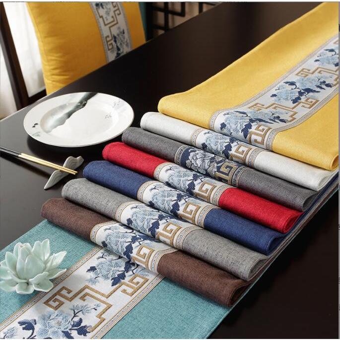 テーブルランナー 白 ゴールド おしゃれ 撥水 お正月 北欧 カラー 宮廷風 華奢 タッセル付き シンプル テーブルクロス テーブル掛け