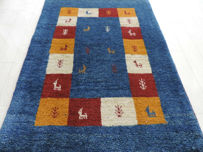 ギャッベ 手織り ウール ギャッベの本場 イラン シラーズ産 玄関マットサイズ 90cm×63cm カーペット 絨毯 【本物保証】