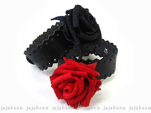 レザーのブレスレット（レディース） JAJABOON 薔薇ブレスレット　黒薔薇　深紅薔薇 本革（レザー）製
