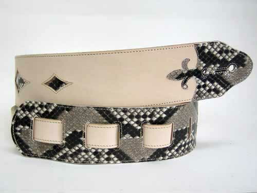 JAJABOON ブリティッシュスタイル　ユリの紋章ギターストラップ　パイソン（ヌメ皮×パイソン） 蛇革（ダイヤモンドパイソン）製