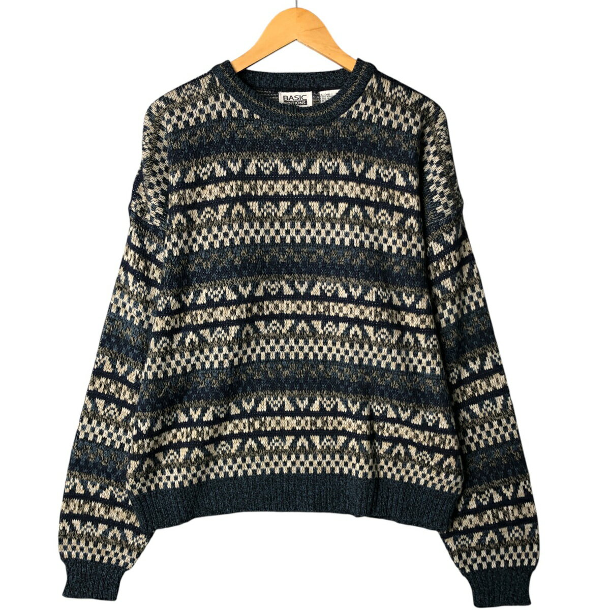 商品詳細 ブランド・BASIC EDITIONS・ 特徴・長袖・クルーネック(丸首)・ モデル/形状・アクリルニットセーター・ 素材・アクリル:100%・ 色・ネイビー系 紺色・マルチカラー・ 柄・総柄・ 生産国・韓国製・ 年代 サイズ・表記サイズ:L・着丈:61.5cm・身幅:62.5cm・肩幅:63.5cm・袖丈:56.5cm・ コンディション・B・ カテゴリ・メンズ・トップス・セーター・クルーネックセーター・ 商品番号・eaa399303・ 取扱店・・ スタッフコメントBASIC EDITIONS アクリルニットセーター / 商品番号 eaa399303 USEDですので使用感などございますが、まだまだご愛用していただけます。 古着という事をご理解の上ご注文よろしくお願いします。※状態は当社独自の基準です。 表記サイズ着丈身幅肩幅袖丈 L(※着用感、表記サイズは目安です。)61.5cm62.5cm63.5cm56.5cm ※測定値の若干の誤差はご了承下さい。サイズガイドはこちら ブランドBASIC EDITIONS 特徴長袖 / クルーネック(丸首)モデル/形状アクリルニットセーター素材アクリル:100%色ネイビー系 紺色 / マルチカラー柄総柄生産国韓国製年代-カテゴリクルーネックセーター商品番号eaa399303取扱店　　 BASIC EDITIONSの他の商品を見るクルーネックセーターの他の商品を見る