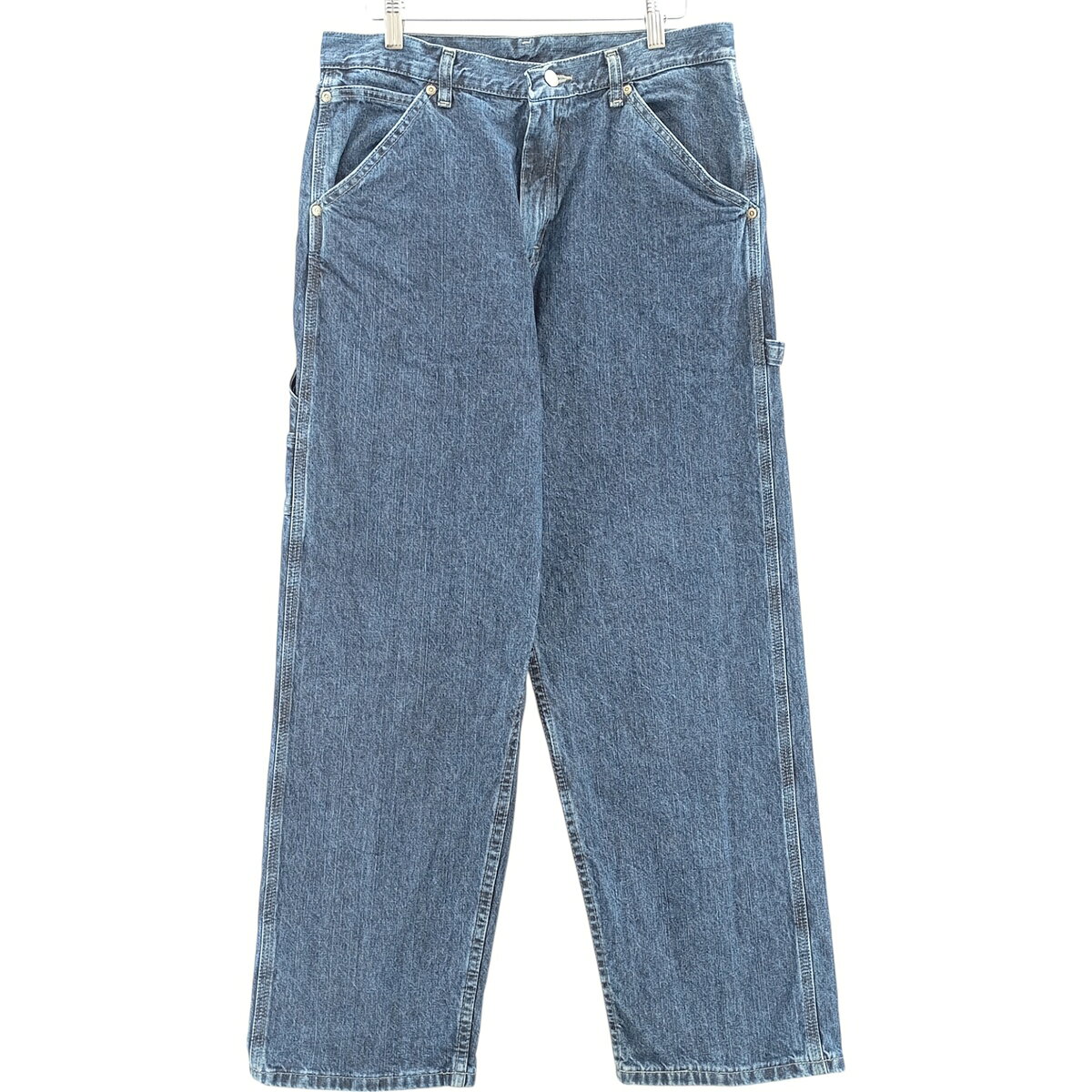 商品詳細 ブランド・Wrangler・ラングラー・ 特徴・ジッパーフライ・スパナポケット・ワイドパンツ・ハンマーループ・ モデル/形状・デニムペインターパンツ・ 素材・コットン:100%・ 色・ブルー系 青色・ 柄・無地・ロゴパッチ・ 生産国・コスタリカ製・ 年代・00年代・ サイズ・表記サイズ:W32L30・ウエスト:82cm・股上:30.5cm・股下:77.5cm・もも周り:70cm・裾周り:45cm・ コンディション・C・ カテゴリ・メンズ・ボトムス・ロングパンツ・ワーク・ペインターパンツ・ 商品番号・eaa418485・ 取扱店・・ スタッフコメントWrangler デニムペインターパンツ / 商品番号 eaa418485 USEDデニムですので使用感、擦れ、色落ちなどございますが、まだまだご愛用していただけます。 古着という事をご理解の上ご注文よろしくお願いします。 【状態追記】 ●前、左膝に汚れ ●後、右ポケットに擦れ、糸ぬけ ●後、左ヒップ・左裾に汚れ ●後、両裾(裏表)に擦れ ●前、両ポケット口・左ポケット内側に汚れ※状態は当社独自の基準です。 表記サイズウエスト股上股下もも周り裾周り W32L30(※着用感、表記サイズは目安です。)82cm30.5cm77.5cm70cm45cm ※測定値の若干の誤差はご了承下さい。サイズガイドはこちら ブランドWranglerラングラー 特徴ジッパーフライ / スパナポケット / ワイドパンツ / ハンマーループモデル/形状デニムペインターパンツ素材コットン:100%色ブルー系 青色柄無地 / ロゴパッチ生産国コスタリカ製年代00年代カテゴリワーク・ペインターパンツ商品番号eaa418485取扱店　　 ラングラーの他の商品を見るワーク・ペインターパンツの他の商品を見る