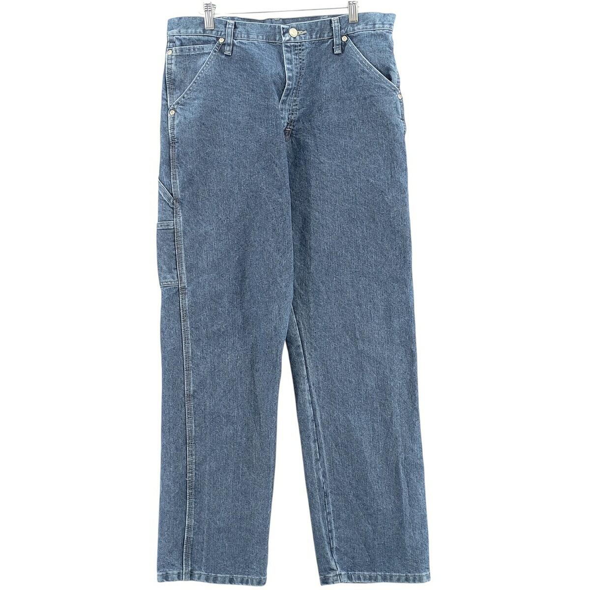 商品詳細 ブランド・Wrangler・ラングラー・ 特徴・ジッパーフライ・スパナポケット・ワイドパンツ・ハンマーループ・ モデル/形状・CARPENTER・デニムペインターパンツ・ 素材・コットン:68%・ポリエステル:32%・ 色・ブルー系 青色・ 柄・無地・ロゴパッチ・ 生産国・メキシコ製・ 年代・00年代・ サイズ・表記サイズ:W34L32・ウエスト:88cm・股上:31cm・股下:82cm・もも周り:72cm・裾周り:47cm・ コンディション・C・ カテゴリ・メンズ・ボトムス・ロングパンツ・ワーク・ペインターパンツ・ 商品番号・eaa418903・ 取扱店・ネットショップ・ スタッフコメントWrangler CARPENTER デニムペインターパンツ / 商品番号 eaa418903 USEDですので使用感などございますが、まだまだご愛用していただけます。 古着という事をご理解の上ご注文よろしくお願いします。 【状態追記】 ●前、両ポケットに糸ぬけ ●前、両ポケット内側・両ポケット内袋に汚れ ※状態は当社独自の基準です。 表記サイズウエスト股上股下もも周り裾周り W34L32(※着用感、表記サイズは目安です。)88cm31cm82cm72cm47cm ※測定値の若干の誤差はご了承下さい。サイズガイドはこちら ブランドWranglerラングラー 特徴ジッパーフライ / スパナポケット / ワイドパンツ / ハンマーループ モデル/形状CARPENTER / デニムペインターパンツ 素材コットン:68% / ポリエステル:32% 色ブルー系 青色 柄無地 / ロゴパッチ 生産国メキシコ製 年代00年代 カテゴリワーク・ペインターパンツ 商品番号eaa418903 取扱店ネットショップ 　　 ラングラーの他の商品を見るワーク・ペインターパンツの他の商品を見る