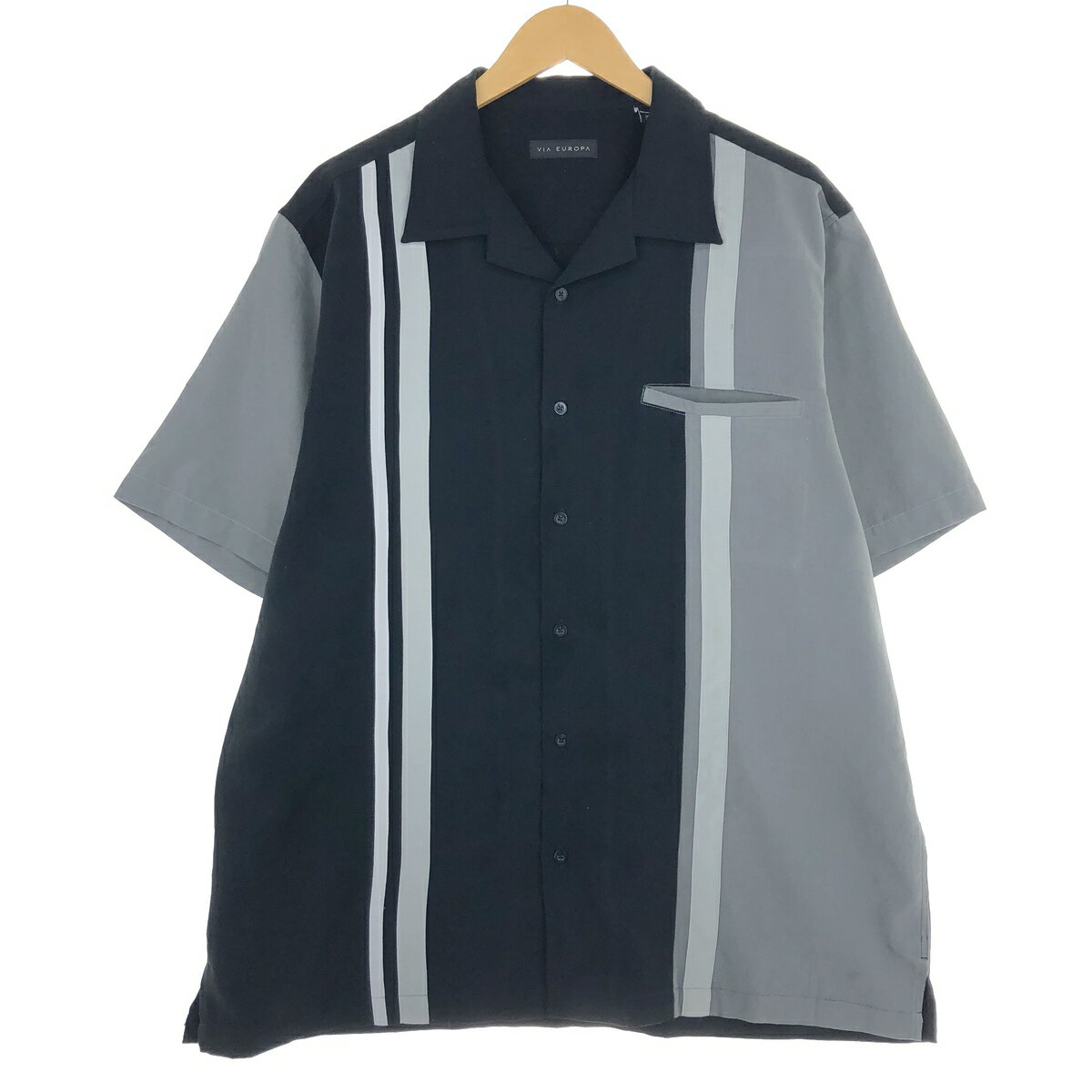 商品詳細 ブランド・VIA EUROPA・ 特徴・オープンカラー・半袖・ツートンカラー・ モデル/形状・半袖 ツートンシャツ・ 素材・ポリエステル:100%・ 色・ブラック系 黒色・グレー系 灰色・ 柄・無地・ 生産国・ベトナム製・ 年代 サイズ・メンズXL・表記サイズ:XL・着丈:78.5cm・身幅:65.5cm・肩幅:52cm・袖丈:27.5cm・ コンディション・C・ カテゴリ・メンズ・トップス・半袖シャツ・その他半袖シャツ・ 商品番号・eaa445881・ 取扱店・・ スタッフコメントVIA EUROPA 半袖 ツートンシャツ / メンズXL / 商品番号 eaa445881 USEDですので使用感などございますが、まだまだご愛用していただけます。 古着という事をご理解の上ご注文よろしくお願いします。 【状態追記】 ●前、腹部・裾に汚れ※状態は当社独自の基準です。 着用感表記サイズ着丈身幅肩幅袖丈 メンズXLXL(※着用感、表記サイズは目安です。)78.5cm65.5cm52cm27.5cm ※測定値の若干の誤差はご了承下さい。サイズガイドはこちら ブランドVIA EUROPA 特徴オープンカラー / 半袖 / ツートンカラーモデル/形状半袖 ツートンシャツ素材ポリエステル:100%色ブラック系 黒色 / グレー系 灰色柄無地生産国ベトナム製年代-カテゴリその他半袖シャツ商品番号eaa445881取扱店　　 VIA EUROPAの他の商品を見るその他半袖シャツの他の商品を見る