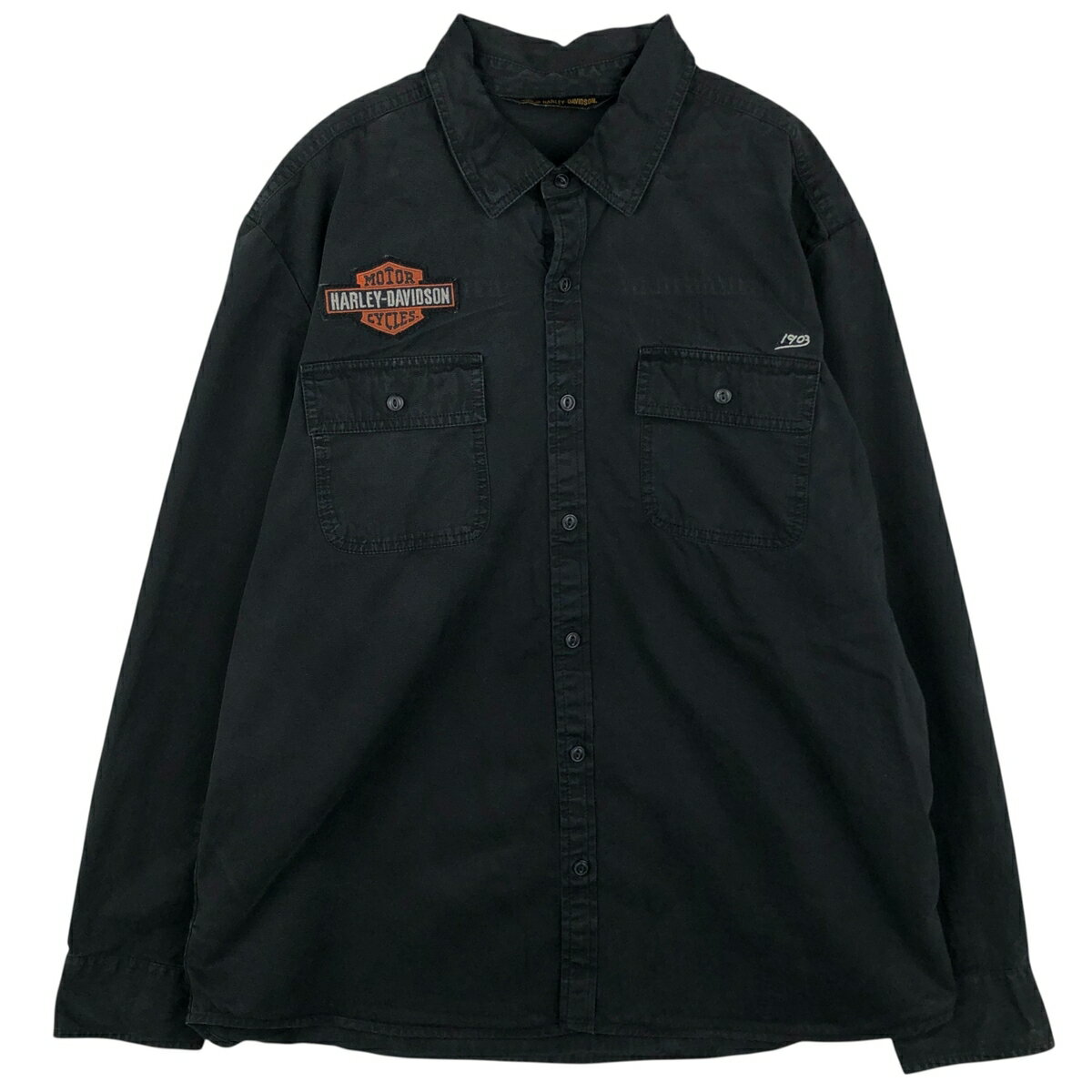 商品詳細 ブランド・Harley-Davidson・ハーレーダビッドソン・ 特徴・薄手・隠しボタンダウン・長袖・フラップポケット・ モデル/形状・長袖 ボタンダウン ワークシャツ・ 素材・コットン:100%・ 色・ブラック系 黒色・ 柄・ロゴパッチ・刺繍・ 生産国・インド製・ 年代 サイズ・メンズXXL・表記サイズ:2XL・着丈:80cm・身幅:66cm・肩幅:53.5cm・袖丈:67cm・ コンディション・C・ カテゴリ・メンズ・トップス・長袖シャツ・ワークシャツ・ 商品番号・eaa458905・ 取扱店・・ スタッフコメントHarley-Davidson 長袖 ボタンダウン ワークシャツ / メンズXXL / 商品番号 eaa458905 USEDワークアイテムですので使用感などございますが、まだまだご愛用していただけます。 古着という事をご理解の上ご注文よろしくお願いします。※状態は当社独自の基準です。 着用感表記サイズ着丈身幅肩幅袖丈 メンズXXL2XL(※着用感、表記サイズは目安です。)80cm66cm53.5cm67cm ※測定値の若干の誤差はご了承下さい。サイズガイドはこちら ブランドHarley-Davidsonハーレーダビッドソン 特徴薄手 / 隠しボタンダウン / 長袖 / フラップポケットモデル/形状長袖 ボタンダウン ワークシャツ素材コットン:100%色ブラック系 黒色柄ロゴパッチ / 刺繍生産国インド製年代-カテゴリワークシャツ商品番号eaa458905取扱店　　 ハーレーダビッドソンの他の商品を見るワークシャツの他の商品を見る