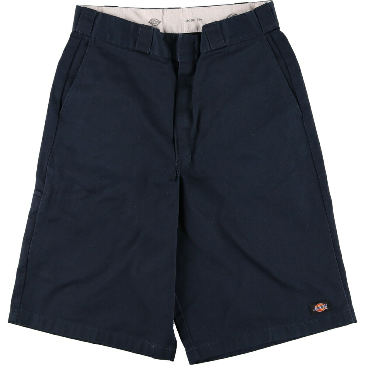 商品詳細 ブランド・Dickies・ディッキーズ・ 特徴・ワイドショートパンツ・ モデル/形状・Loose Fit・ワークショーツ ハーフパンツ・ 素材・ポリエステル:65%・コットン:35%・ 色・ネイビー系 紺色・ 柄・無地・ロゴパッチ・ 生産国・ホンジュラス製・ 年代 サイズ・メンズw32・表記サイズ:34・ウエスト:81cm・股上:35cm・股下:32cm・もも周り:74cm・裾周り:67cm・ コンディション・B・ カテゴリ・メンズ・ボトムス・ショートパンツ・その他ショートパンツ・ 商品番号・eaa467548・ 取扱店・・ スタッフコメントDickies Loose Fit ワークショーツ ハーフパンツ / メンズw32 / 商品番号 eaa467548 USEDワークアイテムですので使用感などございますが、まだまだご愛用していただけます。 古着という事をご理解の上ご注文よろしくお願いします。 【状態追記】 ●後、右腿のポケット内袋に汚れ※状態は当社独自の基準です。 着用感表記サイズウエスト股上股下もも周り裾周り メンズw3234(サイズ表記34ですが、計測値&着用感でメンズw32相当です)81cm35cm32cm74cm67cm ※測定値の若干の誤差はご了承下さい。サイズガイドはこちら ブランドDickiesディッキーズ 特徴ワイドショートパンツモデル/形状Loose Fit / ワークショーツ ハーフパンツ素材ポリエステル:65% / コットン:35%色ネイビー系 紺色柄無地 / ロゴパッチ生産国ホンジュラス製年代-カテゴリその他ショートパンツ商品番号eaa467548取扱店　　 ディッキーズの他の商品を見るその他ショートパンツの他の商品を見る