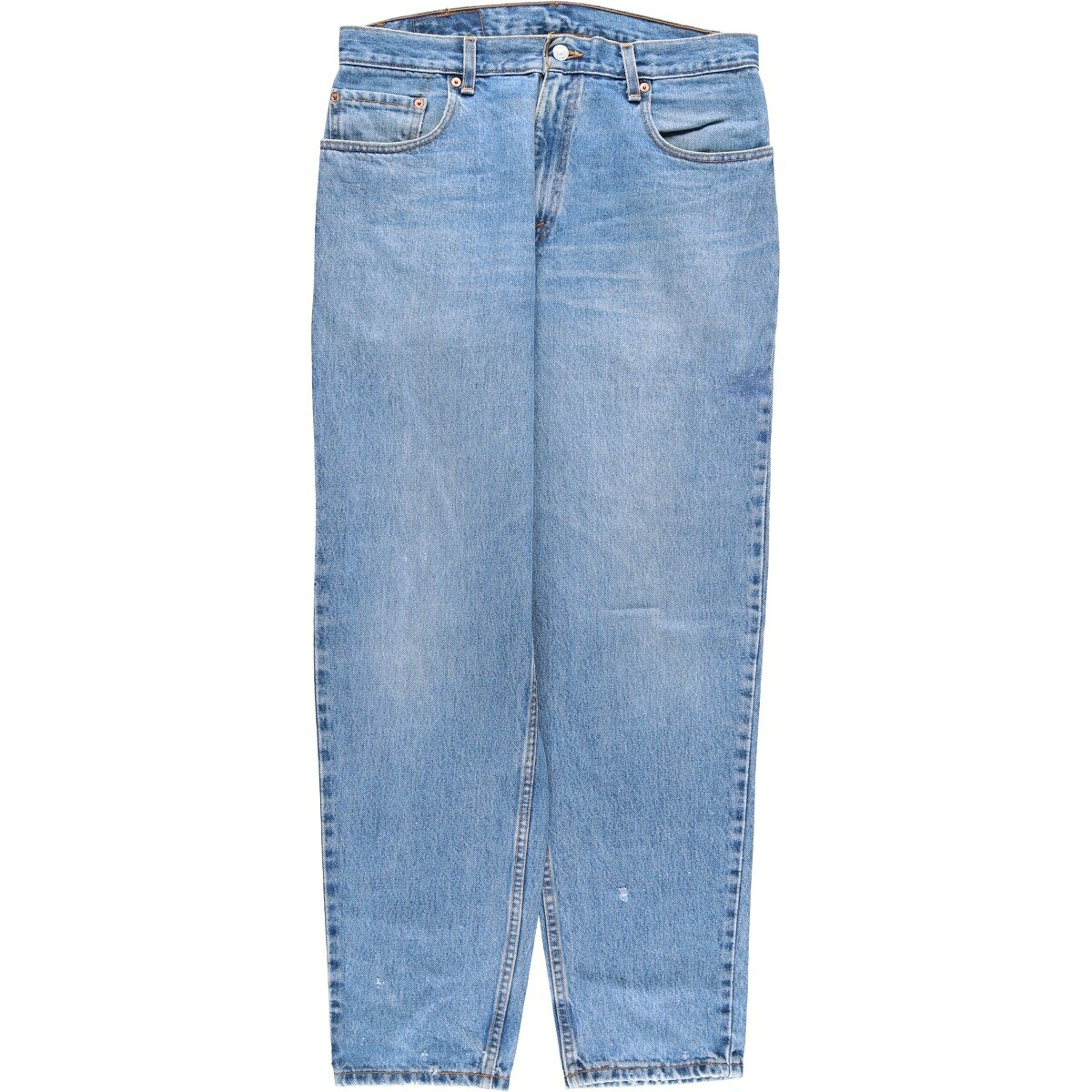 商品詳細 ブランド・Levi's・リーバイス・ 特徴・ジッパーフライ・ワイドパンツ・ モデル/形状・560 LOOSE FIT TAPERED LEG・テーパードデニムパンツ・ 素材・コットン:100%・ 色・ブルー系 青色・ 柄・無地・ 生産国・USA製・ 年代・00年代・ サイズ・メンズw34・表記サイズ:W33L32・ウエスト:87cm・股上:31.5cm・股下:81cm・もも周り:72cm・裾周り:38cm・ コンディション・C・ カテゴリ・メンズ・ボトムス・デニムパンツ・スリム・テーパードデニムパンツ・ 商品番号・eaa480996・ 取扱店・・ スタッフコメントLevi's 560 LOOSE FIT TAPERED LEG テーパードデニムパンツ / メンズw34 / 商品番号 eaa480996 USEDデニムですので使用感、擦れ、色落ちなどございますが、まだまだご愛用していただけます。 古着という事をご理解の上ご注文よろしくお願いします。 【状態追記】 ●前、前立て・両膝・両裾に擦れ ●前、左腿にリペア跡 ●後、左ヒップにリペア跡 ●後、両裾(内側)に擦れ ●前、前立て(内側)・両ポケット内側・両ポケット内袋・両ポケット口に汚れ ●前後、両裾(内側)に擦れ※状態は当社独自の基準です。 着用感表記サイズウエスト股上股下もも周り裾周り メンズw34W33L32(サイズ表記W33ですが、計測値によりメンズw34相当です。)87cm31.5cm81cm72cm38cm ※測定値の若干の誤差はご了承下さい。サイズガイドはこちら ブランドLevi'sリーバイス 特徴ジッパーフライ / ワイドパンツモデル/形状560 LOOSE FIT TAPERED LEG / テーパードデニムパンツ素材コットン:100%色ブルー系 青色柄無地生産国USA製年代00年代カテゴリスリム・テーパードデニムパンツ商品番号eaa480996取扱店　　 リーバイスの他の商品を見るスリム・テーパードデニムパンツの他の商品を見る